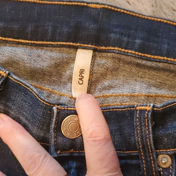 rag & bone skinny capri jeans in a classic medium wash denim. Size 29. - Picture 2 of 7